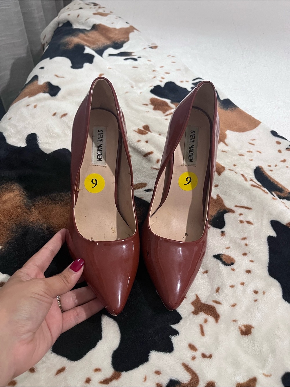 Steve Madden Pointed Patent Pumps in Brick Brown